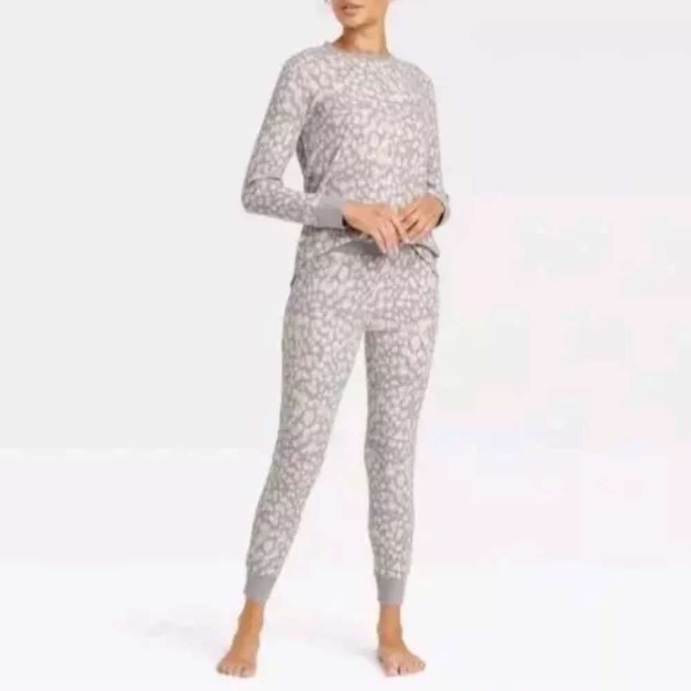 Stars Above Thermal Pajama 2 Piece Set Gray White Animal Print Womens Small New